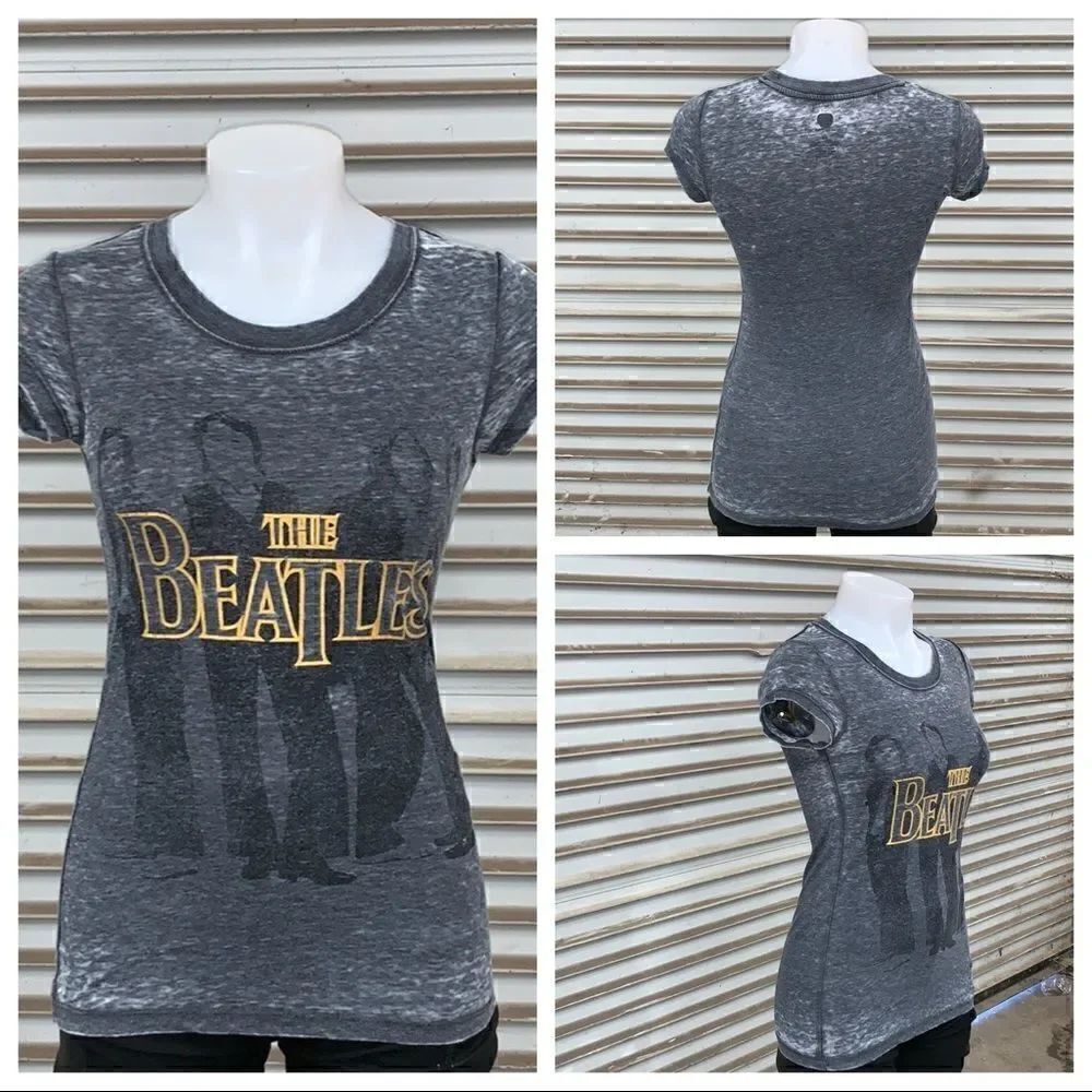 🛍️The Beatles t shirt size XS